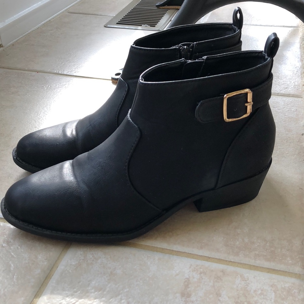 FOREVER 21 BLACK ANKLE BOOTS🔥